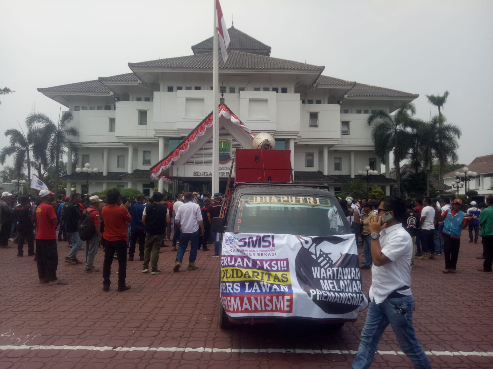 Kantor Bupati Karawang Dikepung Wartawan, Ada Apa? | Fakta Jabar