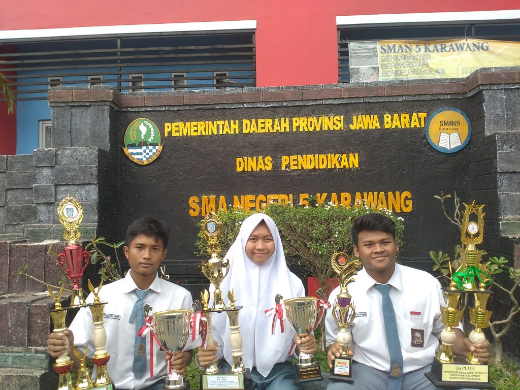 Selain Sabet Piala Presiden SMAN 5 Karawang Juga Sabet Double Selain Sabet Piala Presiden SMAN 5 Karawang Juga Sabet Double