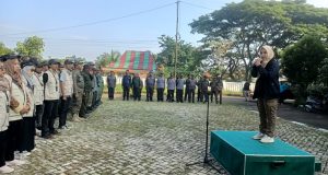 Penertiban alat peraga kampanye di Rengasdengklok