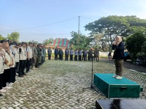 Penertiban alat peraga kampanye di Rengasdengklok